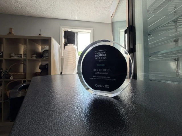 Caseus 2017 trophy, Foin d'odeur winner, photographed